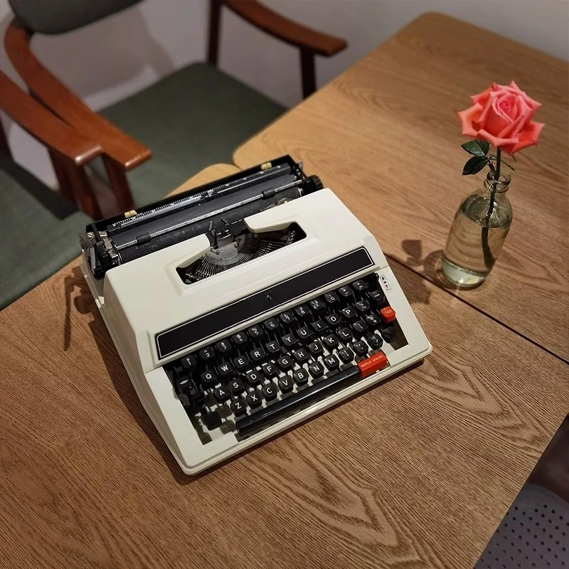 Typewriter White English Mecha - đánh giá và giá Power Tools English