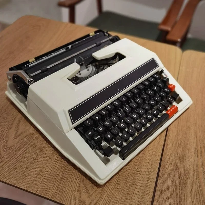 Typewriter White English Mecha - đánh giá và giá Power Tools English